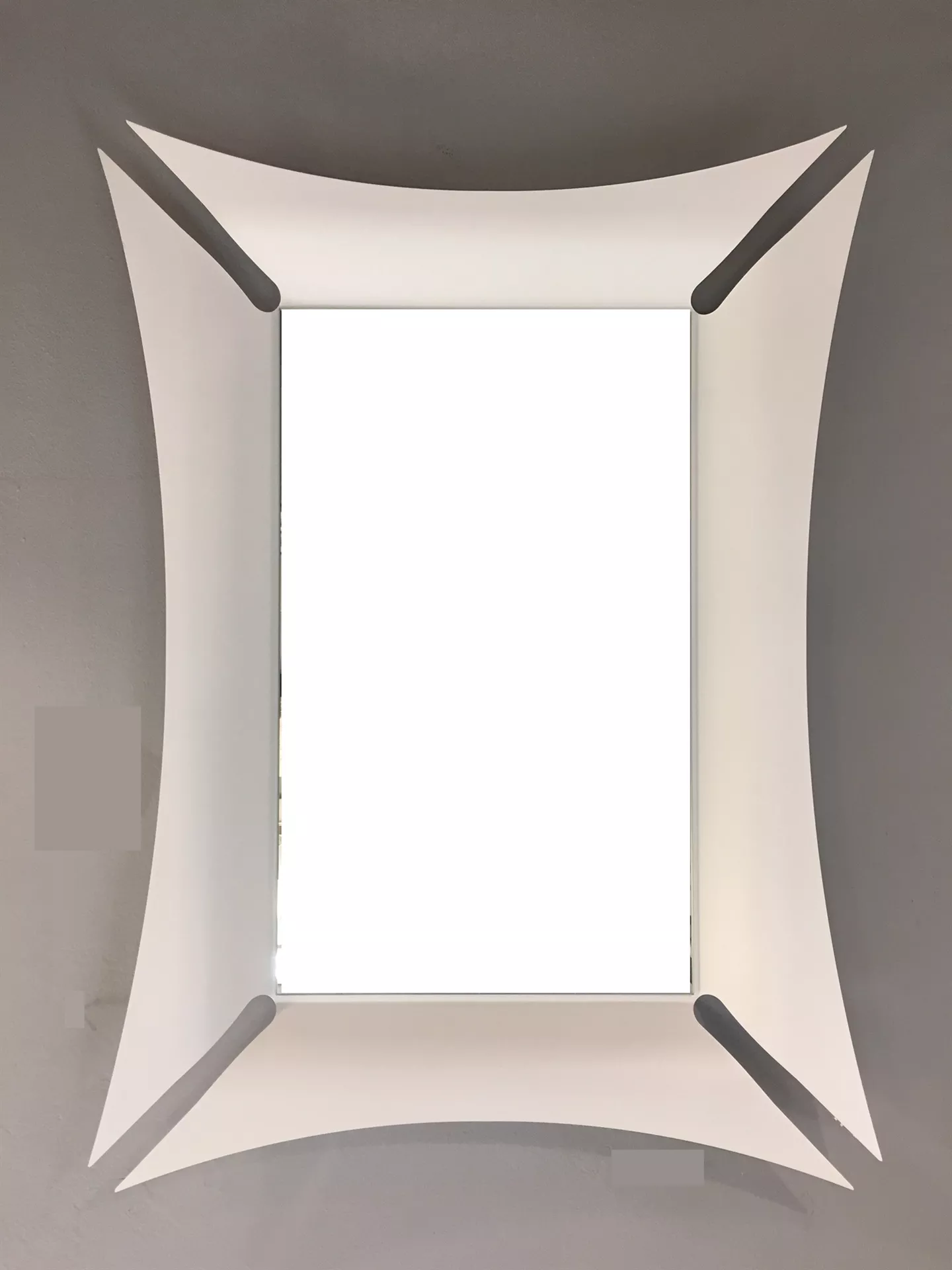 https://www.mazzolaluce.com/images/thumbs/0034720_specchio-da-parete-ingresso-in-metallo-bianco.webp