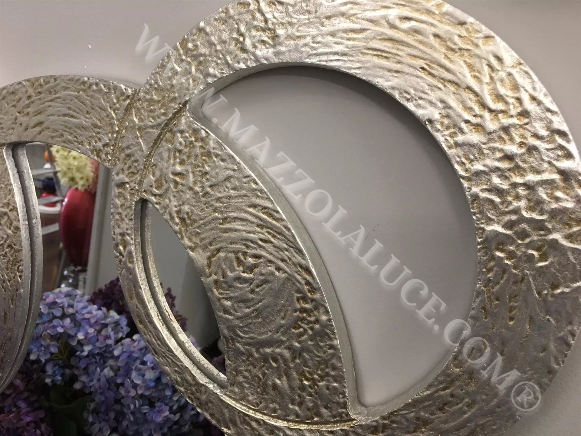 Specchio con cerchi decorativi