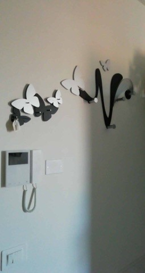 Portachiavi da parete moderno farfalle legno nero grigio - 4881