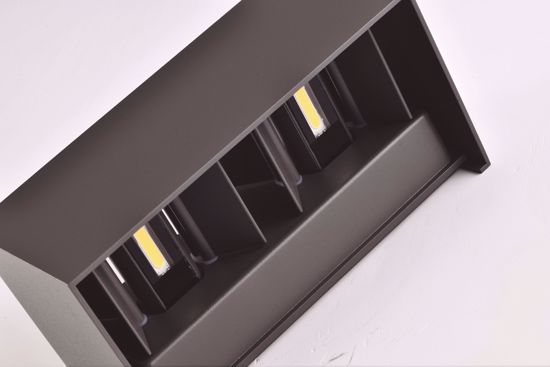 Applique rettangolare nero 24w 3000k ip54 da esterno fasci luce direzionali