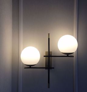 Applique da interno nero oro 2 luci sfere vetro bianco