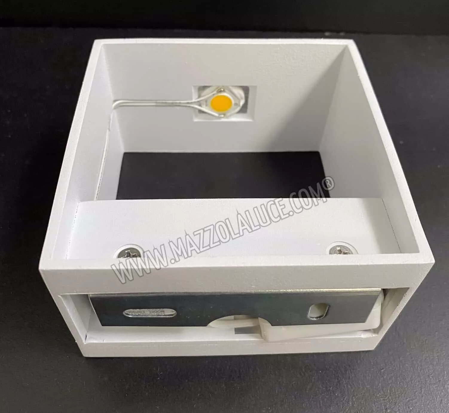 Isyluce kubie applique cubo led 6w 3000k moderna metallo bianco - 919