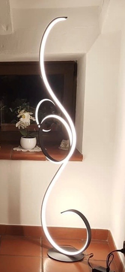 Piantana moderna flok ondaluce led 44w 3000k nera dimmerabile per soggiorno