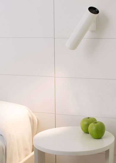 Applique bianca orientabile per comodino testata camera da letto moderna