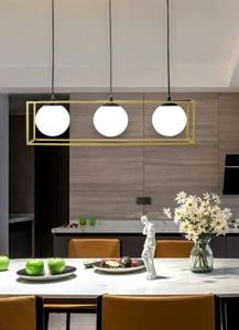 Lampadario dorato per tavolo da cucina sfere vetro bianco