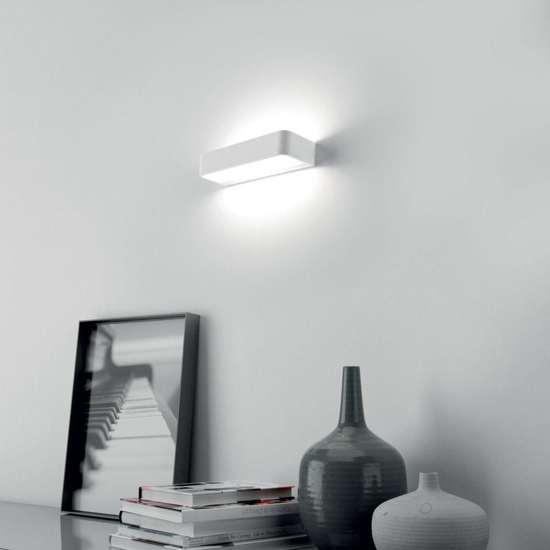 Linea light metal applique led 3000k piccola bianca design per interni