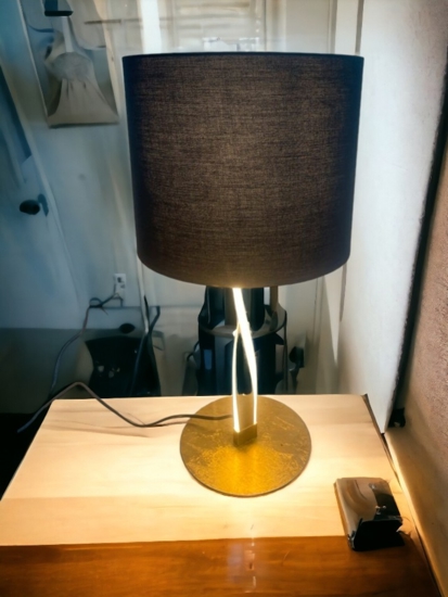 Lampada da tavolo design moderna oro nero