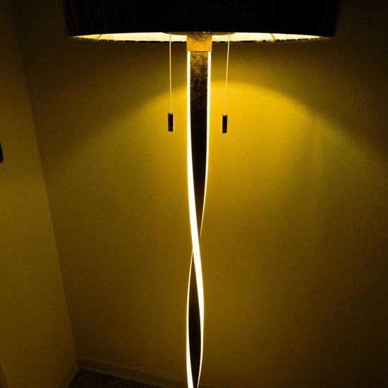 Lampada da terra led 3000k oro nero design contemporaneo