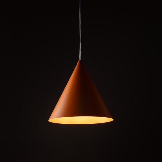 Lampadario arancione per cucina moderna forma cono 25cm