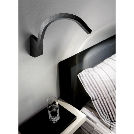 Applique per camera da letto linea light snake 3000k nero con interruttore orientabile