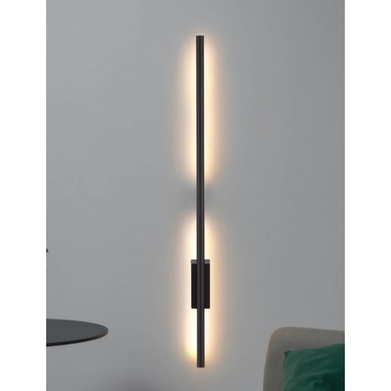 Lampada nera da parete per comodino camera da letto moderna