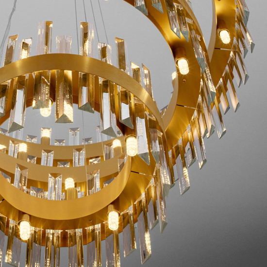 Lampadario anelli oro con cristalli trasparenti stile contemporaneo