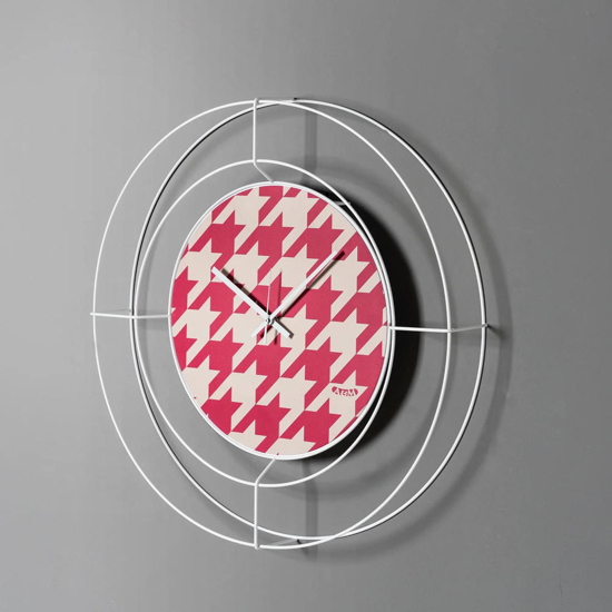 Orologio rotondo da parete bianco e magenta design geometrico